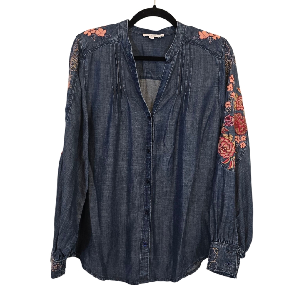 Chico's Size 1 100% Lyocell The Touch of Cool Floral Embroidery Chambray Blouse